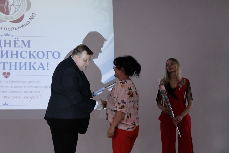 С благодарностью за жизнь и здоровье: в Горловке поздравили медицинских работников С благодарностью за жизнь и здоровье: в Горловке поздравили медицинских работников