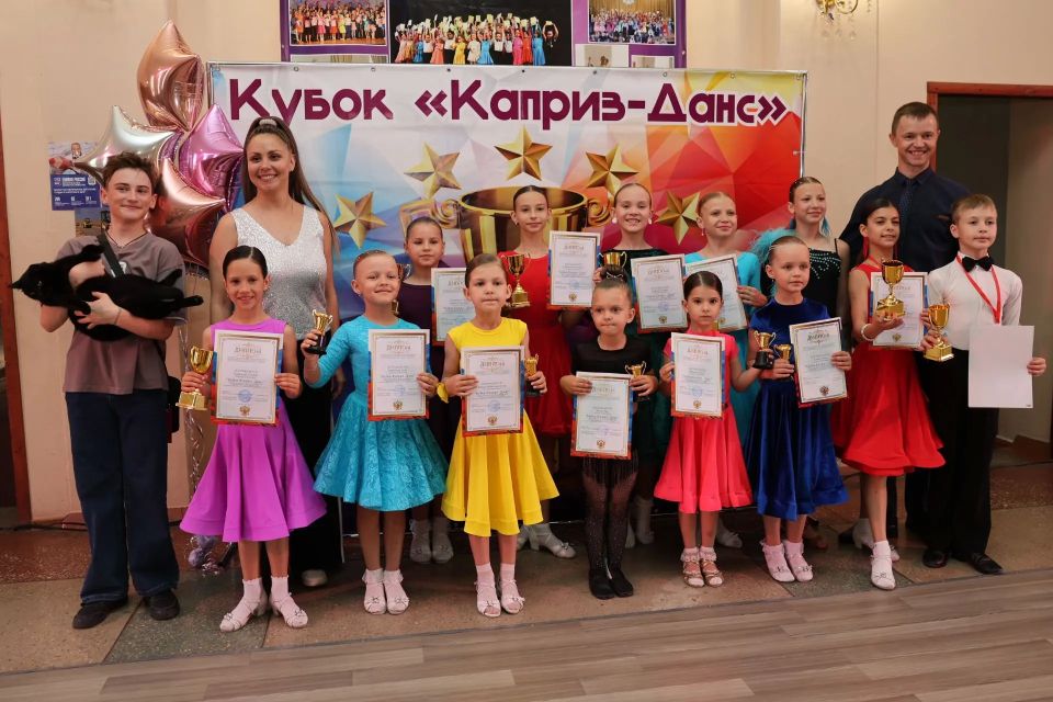 В Снежном подвели итоги танцевального сезона