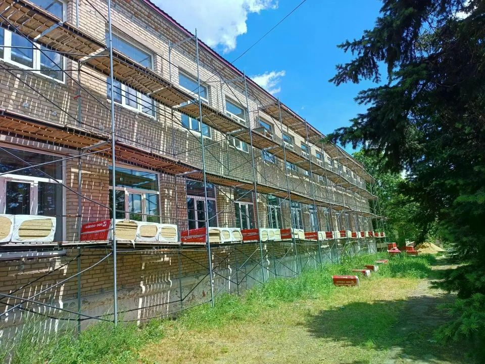В Старобешево в рамках нацпроекта идет капитальный ремонт школы: подрядчик завершил демонтаж В Старобешево в рамках нацпроекта идет капитальный ремонт школы: подрядчик завершил демонтаж