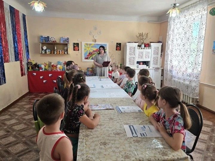 Юным снежнянцам рассказали об интернет-безопасности и патриотизме Юным снежнянцам рассказали об интернет-безопасности и патриотизме