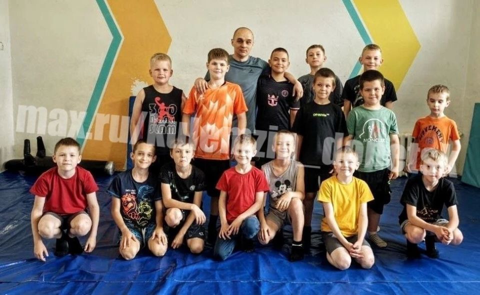 Месячник спорта в Донецке продолжает набирать обороты! Уже третью неделю горожане активно участвуют в масштабной акции «Спортивный Донбасс», организованной по инициативе Главы ДНР Дениса Пушилина при поддержке партии «Единая... Месячник спорта в Донецке продолжает набирать обороты! Уже третью неделю горожане активно участвуют в масштабной акции «Спортивный Донбасс», организованной по инициативе Главы ДНР Дениса Пушилина при поддержке партии «Единая...