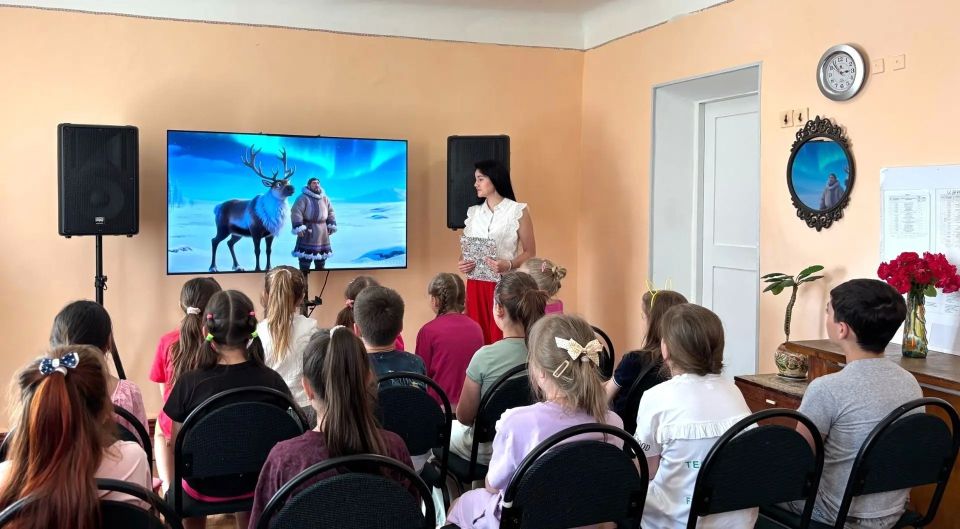В Снежном прошел показ мультфильмов о традициях народов России В Снежном прошел показ мультфильмов о традициях народов России