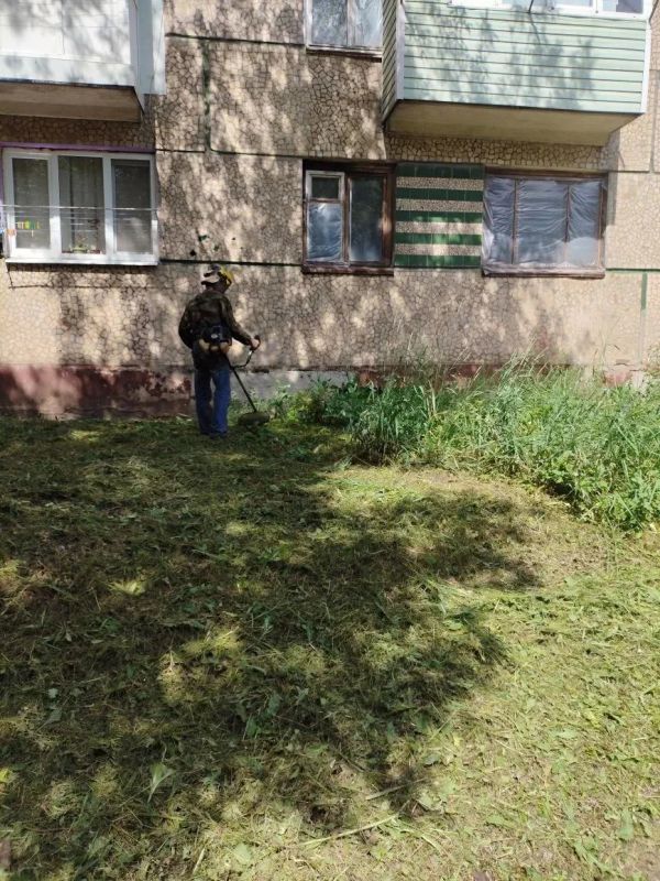 Специалисты производственных участков городов Дебальцево, Светлодарск и пгт Мироновский, входящих в структуру Енакиевского филиала по управлению МКД ДНР, выполнили плановые работы по выкашиванию травы на закрепленных... Специалисты производственных участков городов Дебальцево, Светлодарск и пгт Мироновский, входящих в структуру Енакиевского филиала по управлению МКД ДНР, выполнили плановые работы по выкашиванию травы на закрепленных...