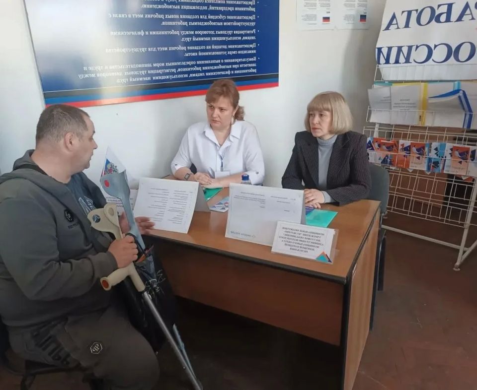 Для троих участников СВО прошла адресная мини-ярмарка вакансий в г. Шахтёрске Для троих участников СВО прошла адресная мини-ярмарка вакансий в г. Шахтёрске
