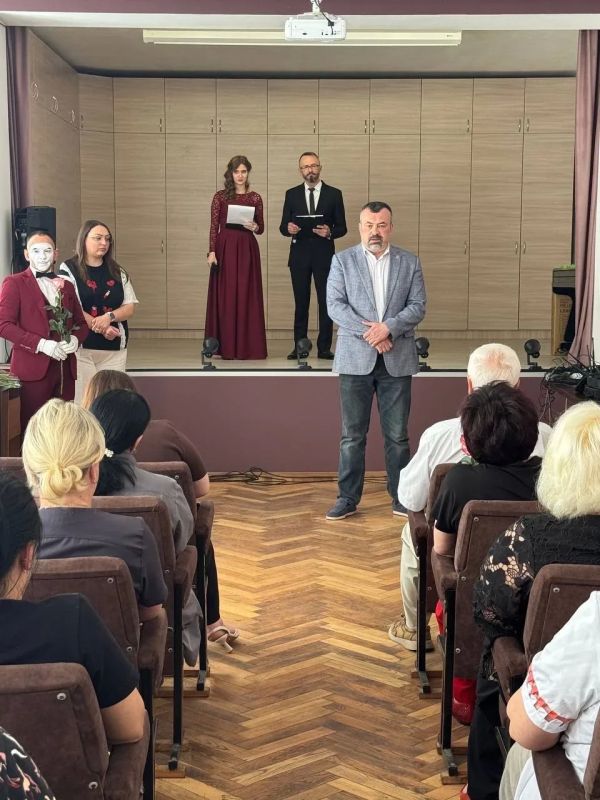 Ко Дню медицинского работника Председатель Общественной палаты ДНР Александр Игоревич Кофман торжественно поздравил врачей, медицинских сестер и весь медицинский персонал ГБУ ДНР "Городская клиническая больница №1 г.... Ко Дню медицинского работника Председатель Общественной палаты ДНР Александр Игоревич Кофман торжественно поздравил врачей, медицинских сестер и весь медицинский персонал ГБУ ДНР "Городская клиническая больница №1 г....