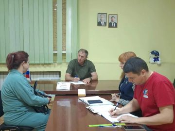 Глава Шахтерского округа ответил на вопросы жителей в общественной приемной «Единой России»