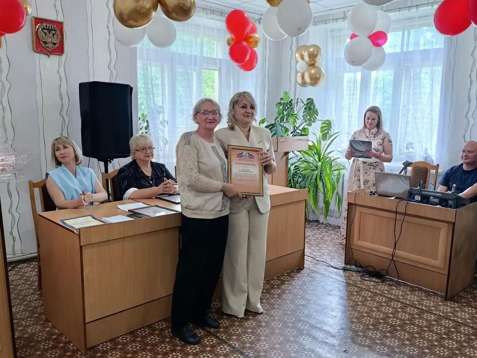 В Снежном поздравили медиков с профессиональным праздником В Снежном поздравили медиков с профессиональным праздником