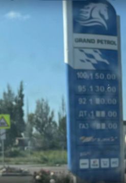 Сообщают о наличии 95-го и 100-го бензина на заправке в Иловайске