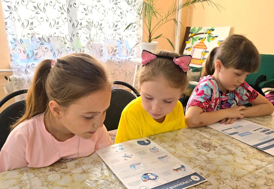 Юным снежнянцам рассказали об интернет-безопасности и патриотизме Юным снежнянцам рассказали об интернет-безопасности и патриотизме