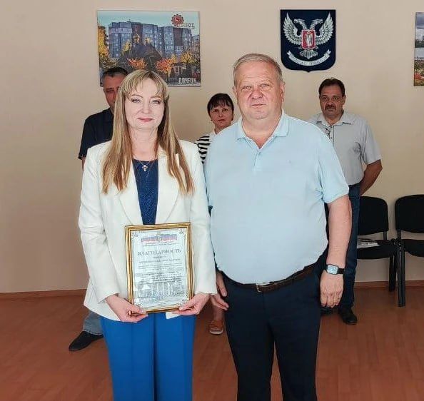 Сегодня, 19 июня 2026 года, руководитель Управы Алексей Дмитрюк совместно с депутатом Донецкого городского совета Михаилом Рыбаковым, первым заместителем руководителя Управы Романом Гладких, заместителями руководителя Управы... Сегодня, 19 июня 2026 года, руководитель Управы Алексей Дмитрюк совместно с депутатом Донецкого городского совета Михаилом Рыбаковым, первым заместителем руководителя Управы Романом Гладких, заместителями руководителя Управы...