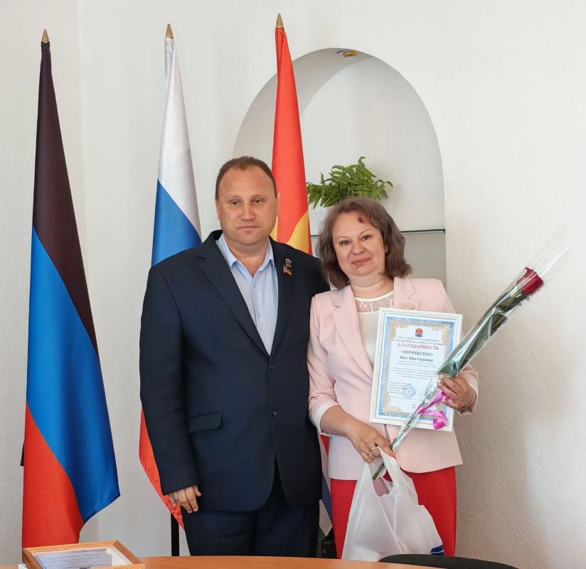 Чествуем тех, кто стоит на страже нашего здоровья: в Торезе поздравили медицинских работников Чествуем тех, кто стоит на страже нашего здоровья: в Торезе поздравили медицинских работников