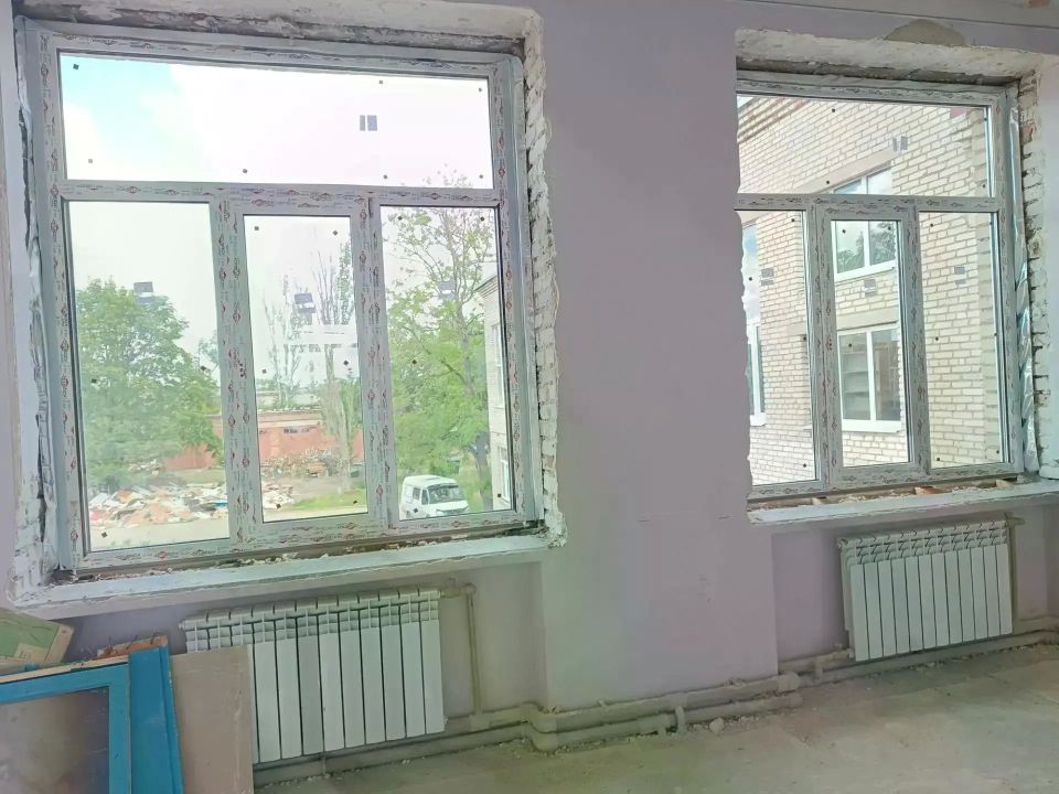 В Старобешево в рамках нацпроекта идет капитальный ремонт школы: подрядчик завершил демонтаж В Старобешево в рамках нацпроекта идет капитальный ремонт школы: подрядчик завершил демонтаж