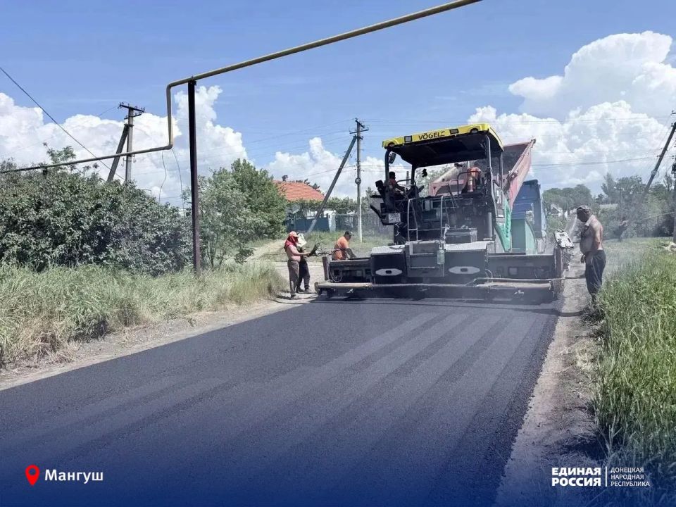 В Мангушском округе по народной программе Единой России восстанавливают дорожное покрытие В Мангушском округе по народной программе Единой России восстанавливают дорожное покрытие