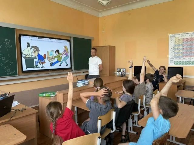 Беседа "Гаджеты и мы". 19 июня в пришкольном лагере «Дружба» ГБОУ «Лисиченская школа Амвросиевского м. о.» прошла познавательная беседа на тему «Гаджеты и мы», посвящённая влиянию длительного использования цифровых устройств... Беседа "Гаджеты и мы". 19 июня в пришкольном лагере «Дружба» ГБОУ «Лисиченская школа Амвросиевского м. о.» прошла познавательная беседа на тему «Гаджеты и мы», посвящённая влиянию длительного использования цифровых устройств...