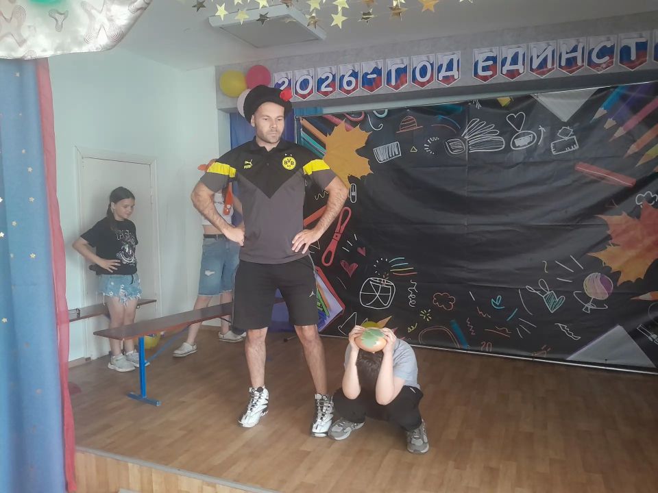 А ну-ка, мальчики, а ну-ка, девочки А ну-ка, мальчики, а ну-ка, девочки