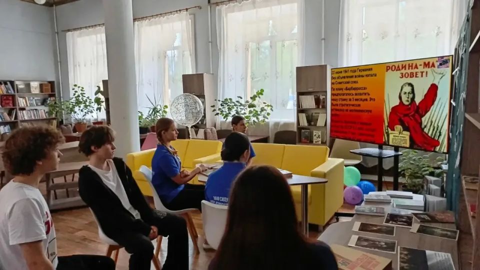 В преддверии Дня памяти сотрудники Зугрэсской библиотеки-филиала №3 провели час истории «И грозно грянула война» В преддверии Дня памяти сотрудники Зугрэсской библиотеки-филиала №3 провели час истории «И грозно грянула война»