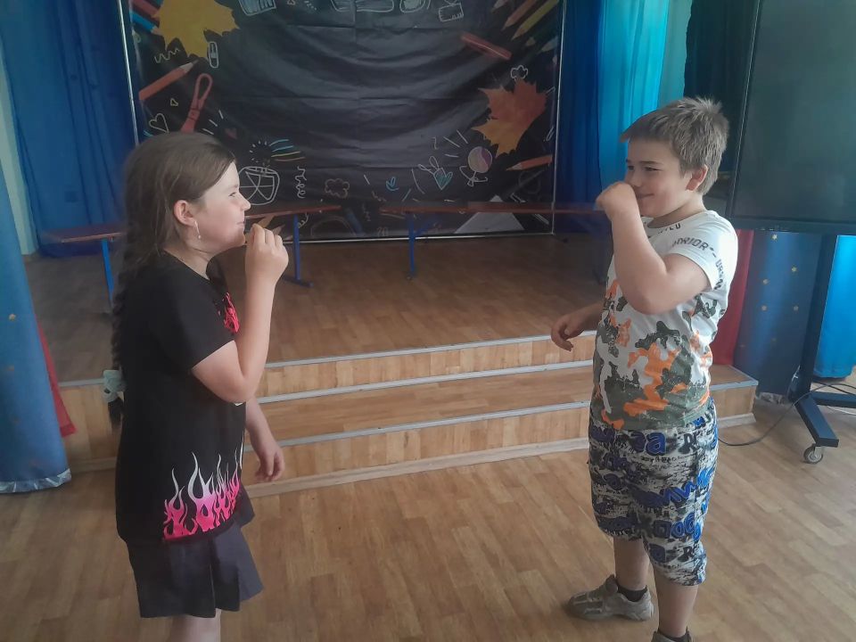 А ну-ка, мальчики, а ну-ка, девочки А ну-ка, мальчики, а ну-ка, девочки