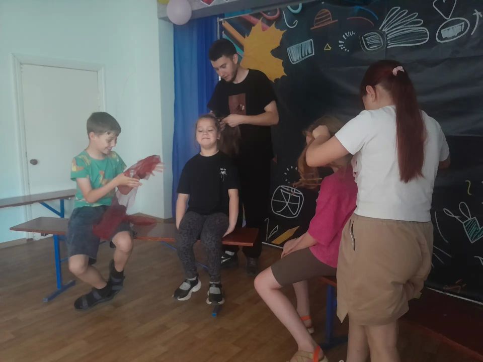 А ну-ка, мальчики, а ну-ка, девочки А ну-ка, мальчики, а ну-ка, девочки