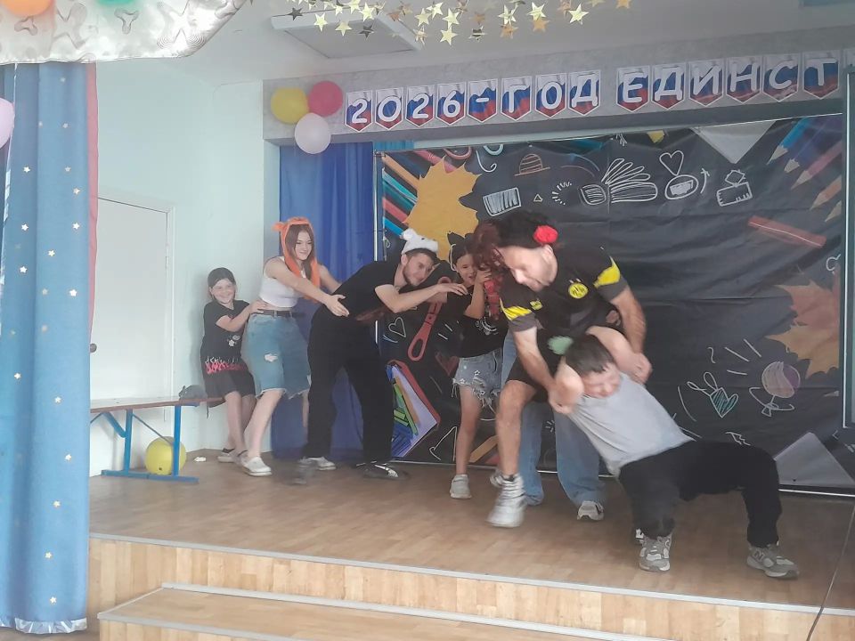 А ну-ка, мальчики, а ну-ка, девочки А ну-ка, мальчики, а ну-ка, девочки
