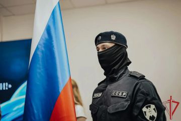 В Донецке росгвардейцы вручили детям паспорта гражданина России