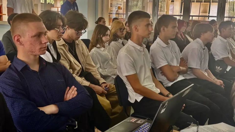 Сегодня посетила Форсайт-сессию Макеевского штаба «Молодой Республики», которая прошла в ДонНАСА Сегодня посетила Форсайт-сессию Макеевского штаба «Молодой Республики», которая прошла в ДонНАСА