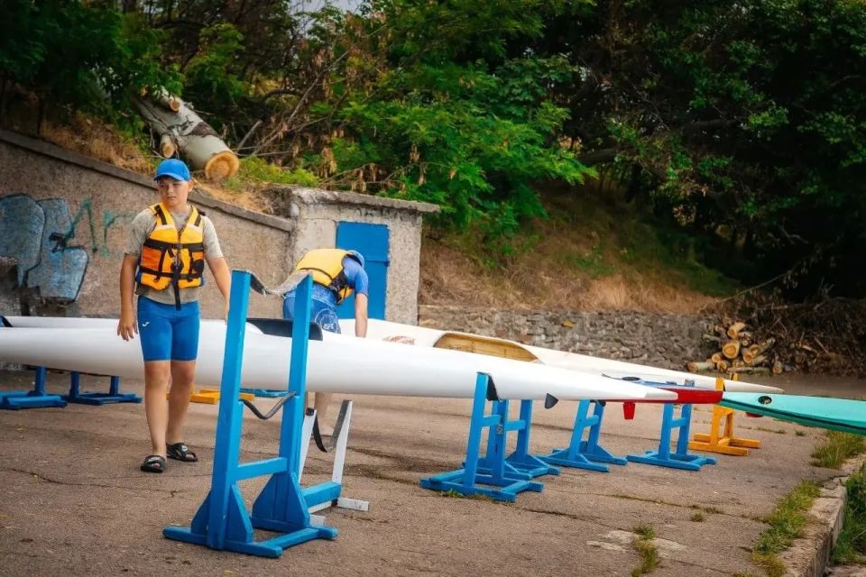 С 11 июня 2026 года на водно-гребной базе МБУ ДО СШ «Энергетик» г. Зугрэс на Зуевском водохранилище в несколько этапов проходило Первенство города Зугрэса по гребле на байдарках и каноэ, посвящённое Дню России С 11 июня 2026 года на водно-гребной базе МБУ ДО СШ «Энергетик» г. Зугрэс на Зуевском водохранилище в несколько этапов проходило Первенство города Зугрэса по гребле на байдарках и каноэ, посвящённое Дню России