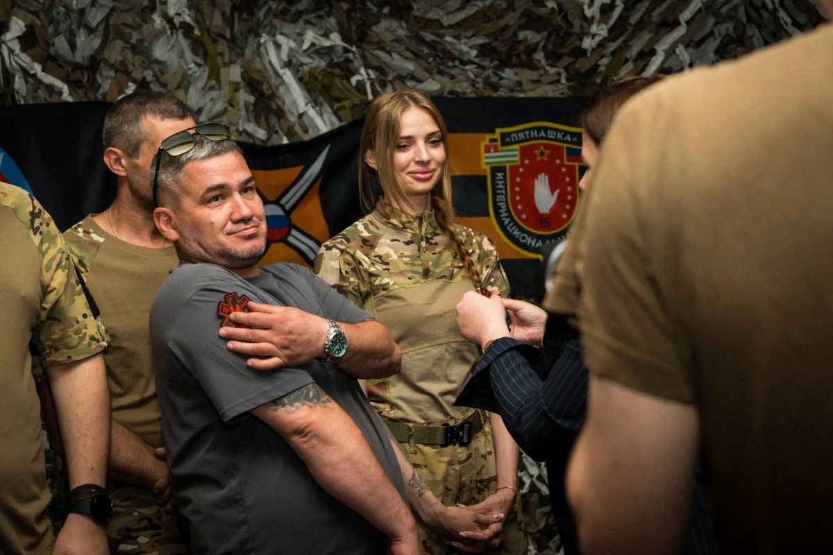 Поздравили военных медиков ИБ «Пятнашка» с профессиональным праздником Поздравили военных медиков ИБ «Пятнашка» с профессиональным праздником