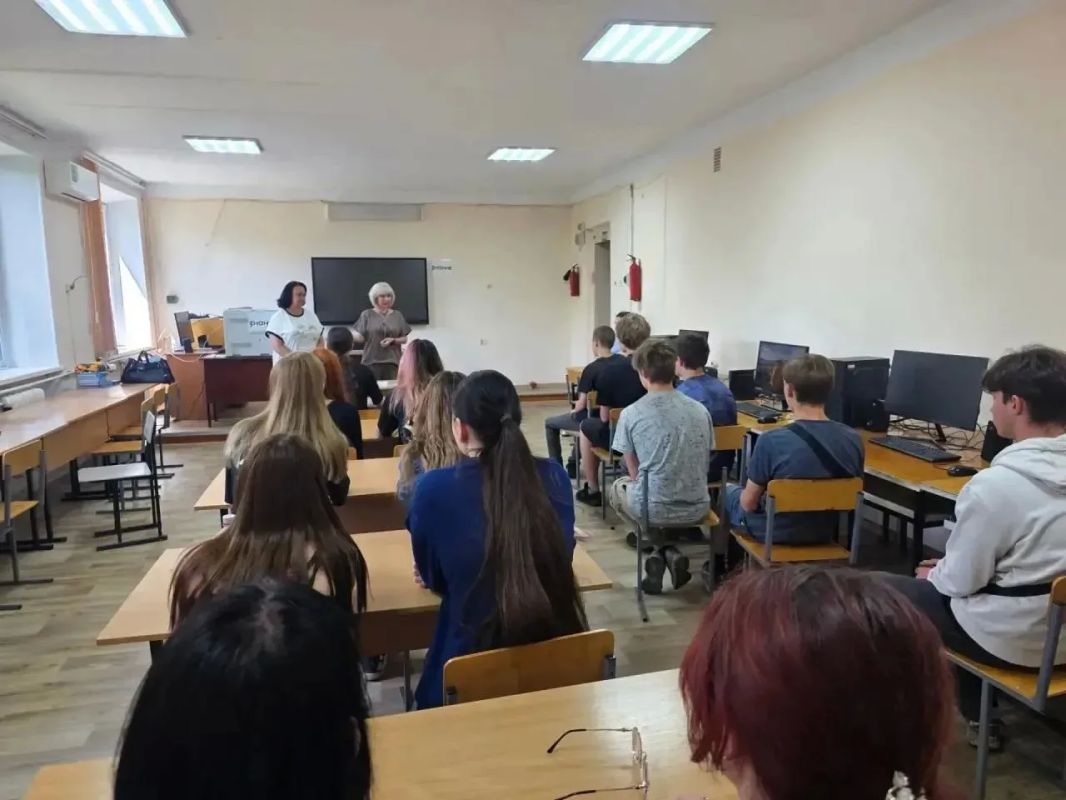 «ОТ ТЕОРИИ К ПРАКТИКЕ»: ВСТРЕЧА СО СТУДЕНТАМИ В РАМКАХ ПРОФОРИЕНТАЦИОННОЙ РАБОТЫ ФИЛИАЛА «СНЕЖНОЕТЕПЛОСЕТЬ»