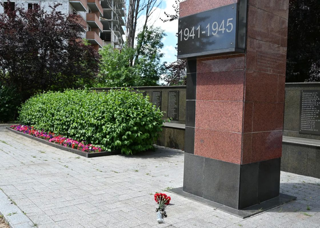 Иван Адамец: День памяти и скорби.. Сегодня, 22 июня, одна из самых трагических дат в истории нашей страны. Ровно 85 лет назад началась Великая Отечественная война, которая унесла миллионы жизней и оставила глубокий след в... Иван Адамец: День памяти и скорби.. Сегодня, 22 июня, одна из самых трагических дат в истории нашей страны. Ровно 85 лет назад началась Великая Отечественная война, которая унесла миллионы жизней и оставила глубокий след в...