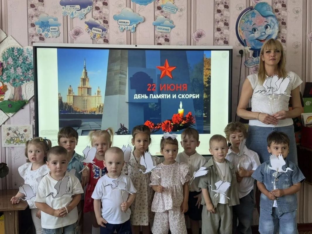 В детских садах Снежного состоялись мероприятия, посвященные Дню памяти и скорби В детских садах Снежного состоялись мероприятия, посвященные Дню памяти и скорби