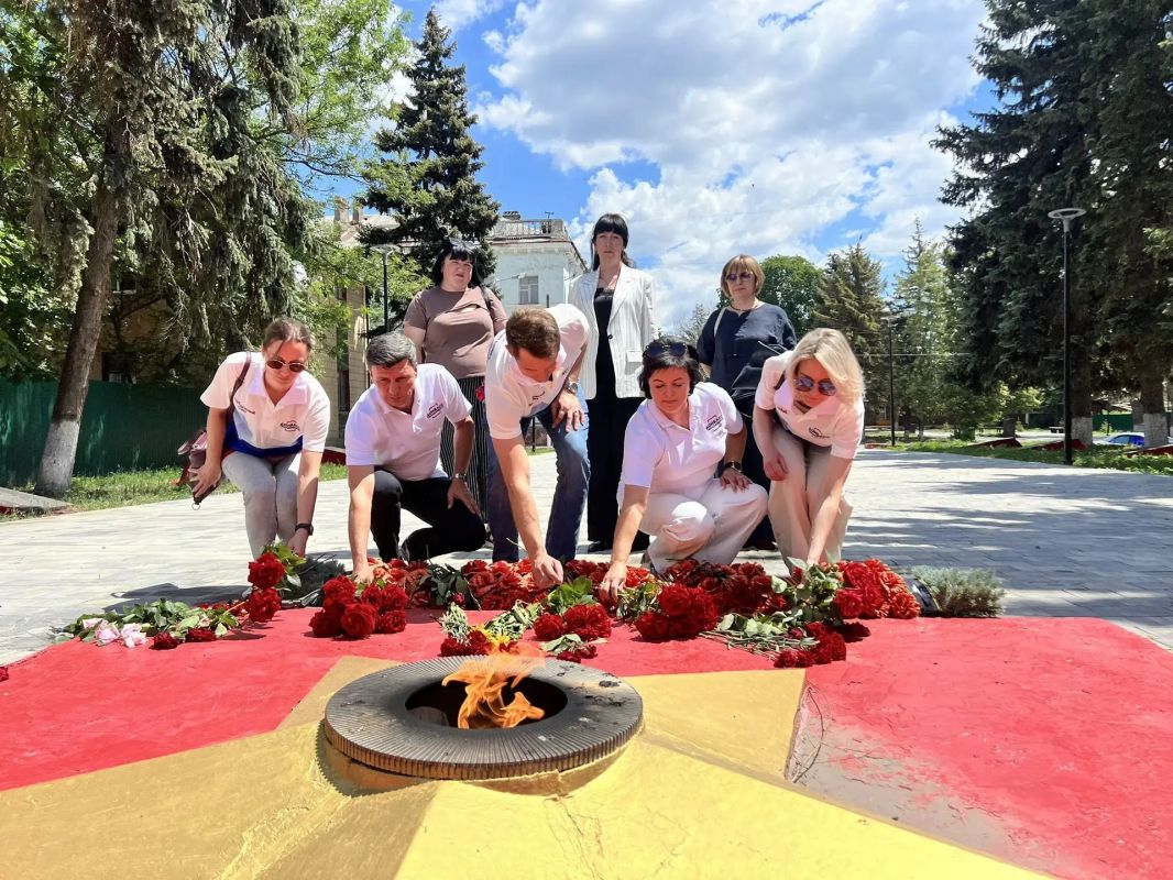 ФОТОРЕПОРТАЖ: МОЛОДЕЖЬ "ДОНБАССТЕПЛОЭНЕРГО" ПОЧТИЛА ПАМЯТЬ ГЕРОЕВ, ПАВШИХ ЗА СВОБОДУ И НЕЗАВИСИМОСТЬ НАШЕЙ РОДИНЫ ФОТОРЕПОРТАЖ: МОЛОДЕЖЬ "ДОНБАССТЕПЛОЭНЕРГО" ПОЧТИЛА ПАМЯТЬ ГЕРОЕВ, ПАВШИХ ЗА СВОБОДУ И НЕЗАВИСИМОСТЬ НАШЕЙ РОДИНЫ