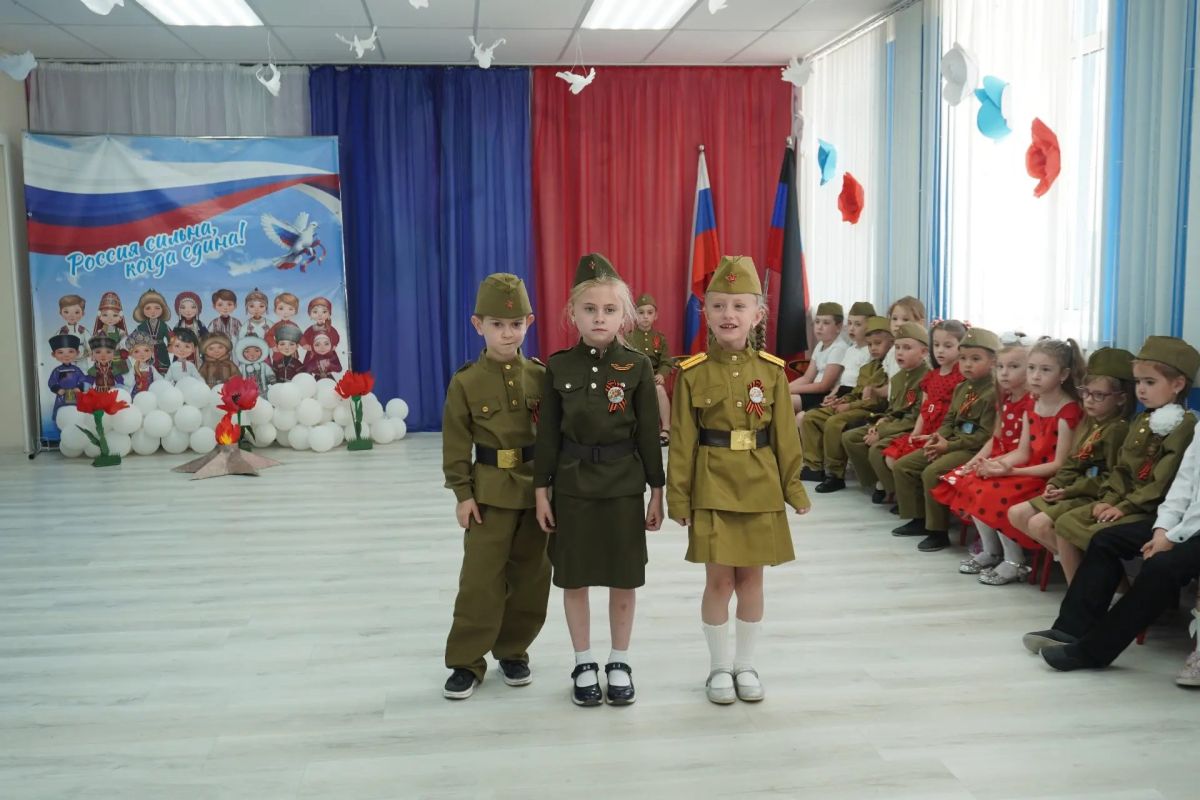 Сергей Юзвинкевич: 22 июня 2026 года посетил торжественное мероприятие, посвящённое Дню памяти и скорби, которое состоялось в ГБДОУ "Володарский детский сад №1 "Солнышко" Володарского м.о." Сергей Юзвинкевич: 22 июня 2026 года посетил торжественное мероприятие, посвящённое Дню памяти и скорби, которое состоялось в ГБДОУ "Володарский детский сад №1 "Солнышко" Володарского м.о."