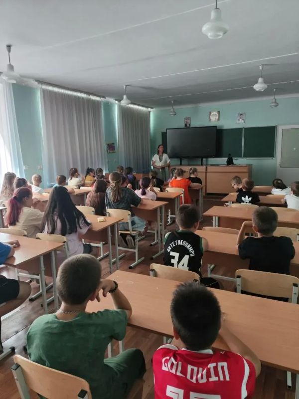 Семейные ценности, безопасность и новые вызовы: познавательное мероприятие в средней школе Ждановки Семейные ценности, безопасность и новые вызовы: познавательное мероприятие в средней школе Ждановки