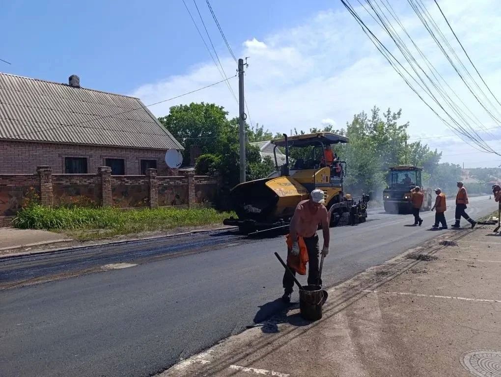 Коммунальная техника Кузбасса помогает преображать Горловку Коммунальная техника Кузбасса помогает преображать Горловку