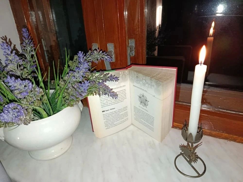 В Центрально-Городском внутригородском районе Горловки прошла акция «Свеча памяти» В Центрально-Городском внутригородском районе Горловки прошла акция «Свеча памяти»