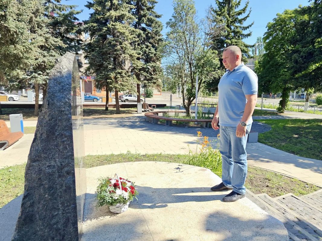 22 июня, в День памяти и скорби, глава муниципального образования Сергей Ермаков почтил память погибших земляков 22 июня, в День памяти и скорби, глава муниципального образования Сергей Ермаков почтил память погибших земляков
