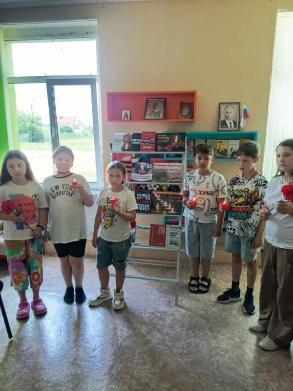 22 июня, в День памяти и скорби, вся Россия склонила головы перед подвигом тех, кто отдал свои жизни за свободу и независимость нашей Родины 22 июня, в День памяти и скорби, вся Россия склонила головы перед подвигом тех, кто отдал свои жизни за свободу и независимость нашей Родины