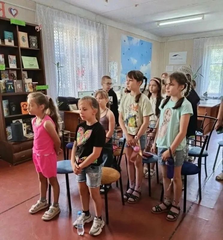 Ко Дню памяти и скорби сотрудники библиотеки-филиала №6 для ребят из пришкольного лагеря ГБОУ «СШ №5» провели час памяти «Тот самый первый день войны» Ко Дню памяти и скорби сотрудники библиотеки-филиала №6 для ребят из пришкольного лагеря ГБОУ «СШ №5» провели час памяти «Тот самый первый день войны»