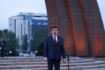 Посол России в Кыргызстане Сергей Вакунов принял участие в международной акции «Свеча памяти» и проекте «Возвращение имени»