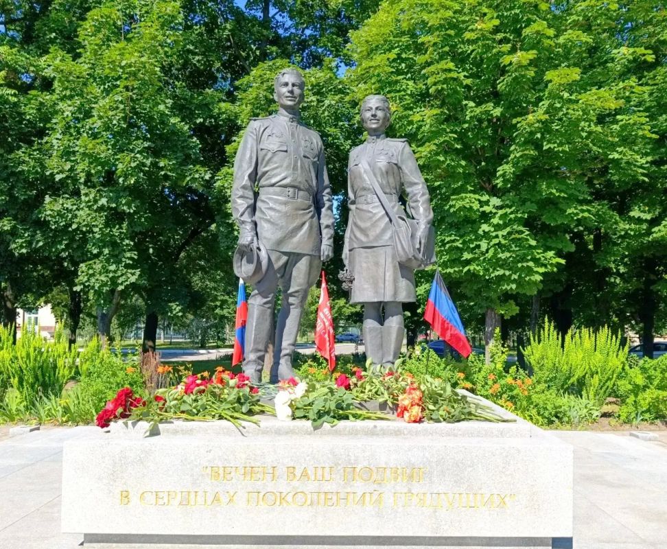 Наталья Бегуненко: Сегодня, 22 июня, в Петровском районе прошла церемония возложения цветов к памятнику «Петровчанам, погибшим в годы Великой Отечественной войны», посвященная Дню памяти и скорби – дню начала Великой... Наталья Бегуненко: Сегодня, 22 июня, в Петровском районе прошла церемония возложения цветов к памятнику «Петровчанам, погибшим в годы Великой Отечественной войны», посвященная Дню памяти и скорби – дню начала Великой...