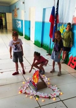 Ко Дню памяти и скорби библиотека-филиал №1 провела беседу «Этот день не забыть никогда» с ребятами из пришкольного лагеря «Солнышко»