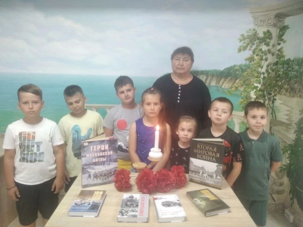 Свет благодарности. В эту дату мы вспоминаем всех, кто пал в боях, кто страдал в концлагерях, кто умирал от голода и холода, но не сдался