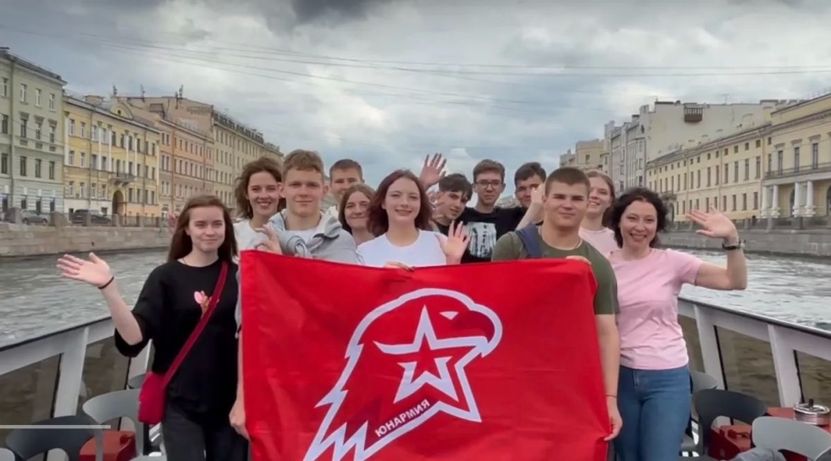 Отдел спорта и туризма администрации Ясиноватского МО по приглашению компании Defa Group организовал туристическую поездку для активистов местного отделения "ЮНАРМИИ" Ясиноватского муниципального округа в СанктПетербург и...