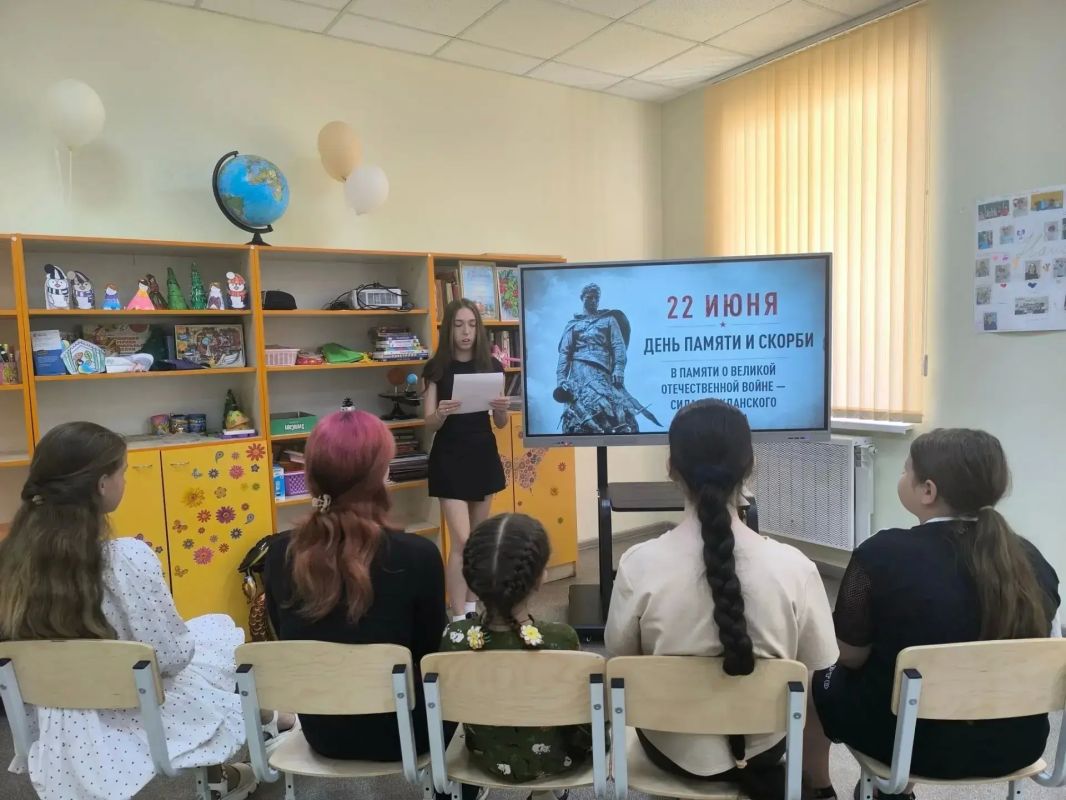 22 июня, в День памяти и скорби, вся Россия склонила головы перед подвигом тех, кто отдал свои жизни за свободу и независимость нашей Родины 22 июня, в День памяти и скорби, вся Россия склонила головы перед подвигом тех, кто отдал свои жизни за свободу и независимость нашей Родины