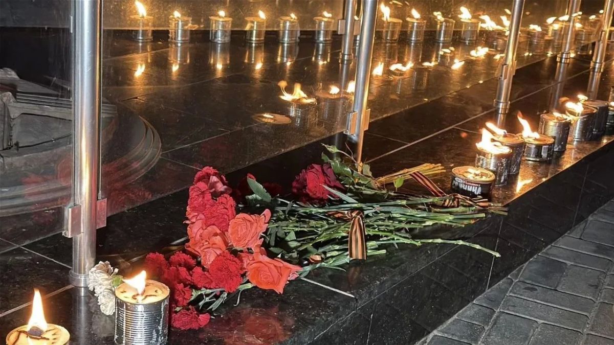 Сегодня, в памятную дату — 85летие начала Великой Отечественной войны, — депутат Старобешевского муниципального совета Татьяна Коржова приняла участие в минуте молчания вместе с представительницами женсоветов ДНР Союза... Сегодня, в памятную дату — 85летие начала Великой Отечественной войны, — депутат Старобешевского муниципального совета Татьяна Коржова приняла участие в минуте молчания вместе с представительницами женсоветов ДНР Союза...