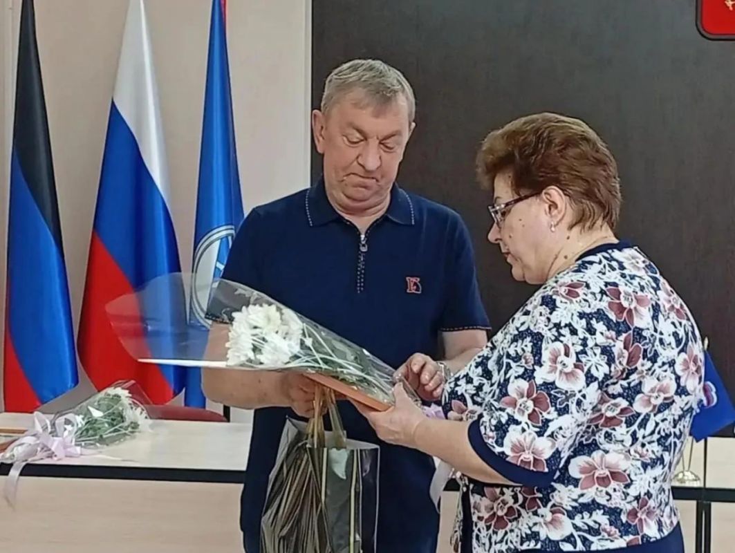 Александр Пеняев: Поздравил с профессиональным праздником людей особой профессии – наших медицинских работников Александр Пеняев: Поздравил с профессиональным праздником людей особой профессии – наших медицинских работников