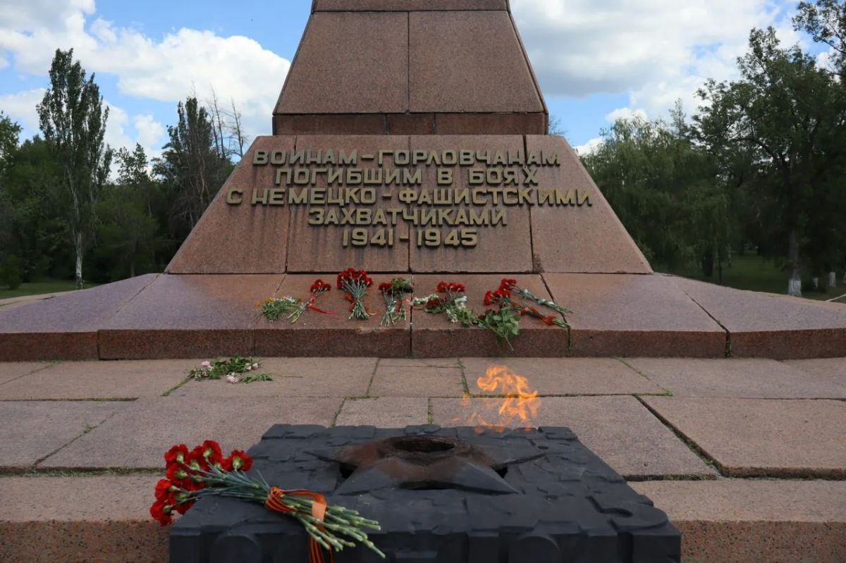 В Центрально-Городском внутригородском районе Горловки прошло возложение цветов