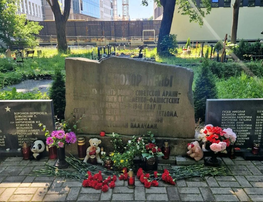 В Риге почтили память погибших в Великой Отечественной войне В Риге почтили память погибших в Великой Отечественной войне