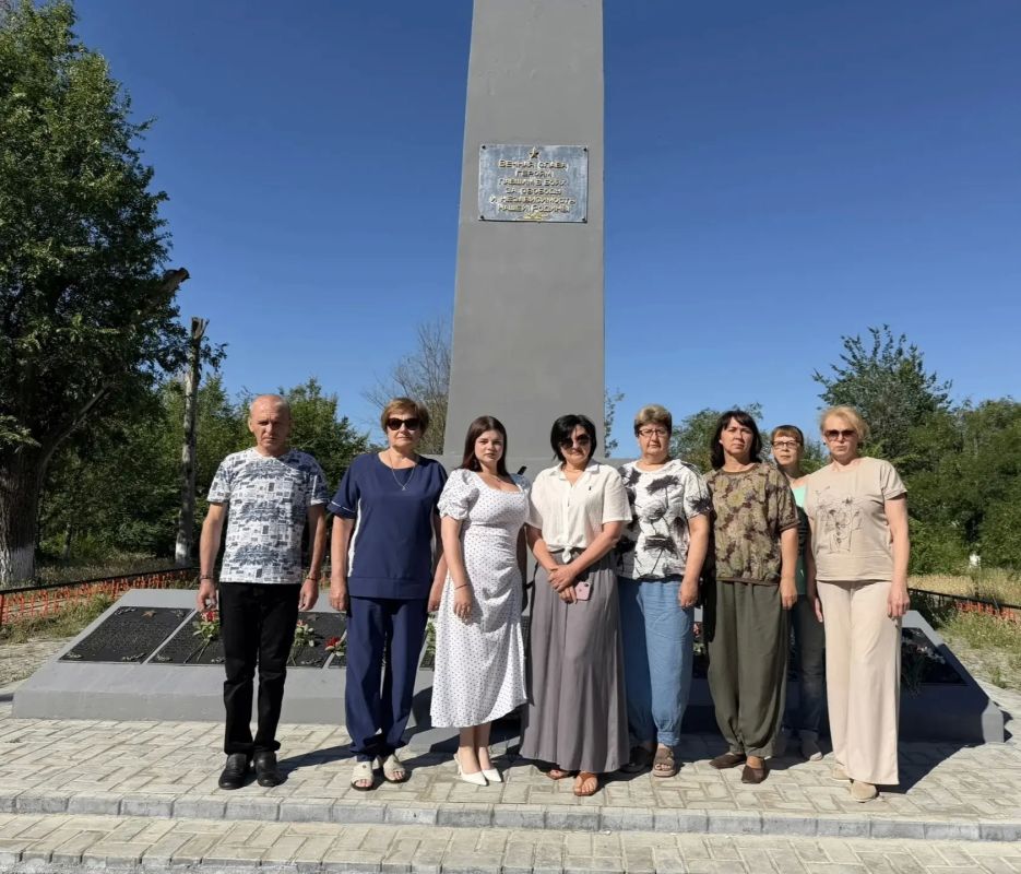 В День памяти и скорби жители населенных пунктов нашего округа с глубоким уважением возложили цветы к памятникам, посвященным событиям Великой Отечественной войны В День памяти и скорби жители населенных пунктов нашего округа с глубоким уважением возложили цветы к памятникам, посвященным событиям Великой Отечественной войны