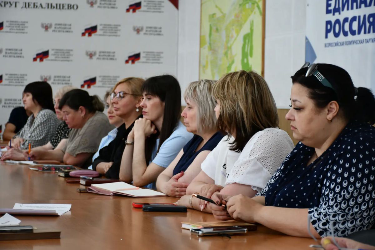 Сегодня, 22 июня, глава муниципального образования городского округа Дебальцево Сергей Викторович Желновач с руководителями управлений, отделов и секторов администрации городского округа Дебальцево провёл аппаратное совещание Сегодня, 22 июня, глава муниципального образования городского округа Дебальцево Сергей Викторович Желновач с руководителями управлений, отделов и секторов администрации городского округа Дебальцево провёл аппаратное совещание